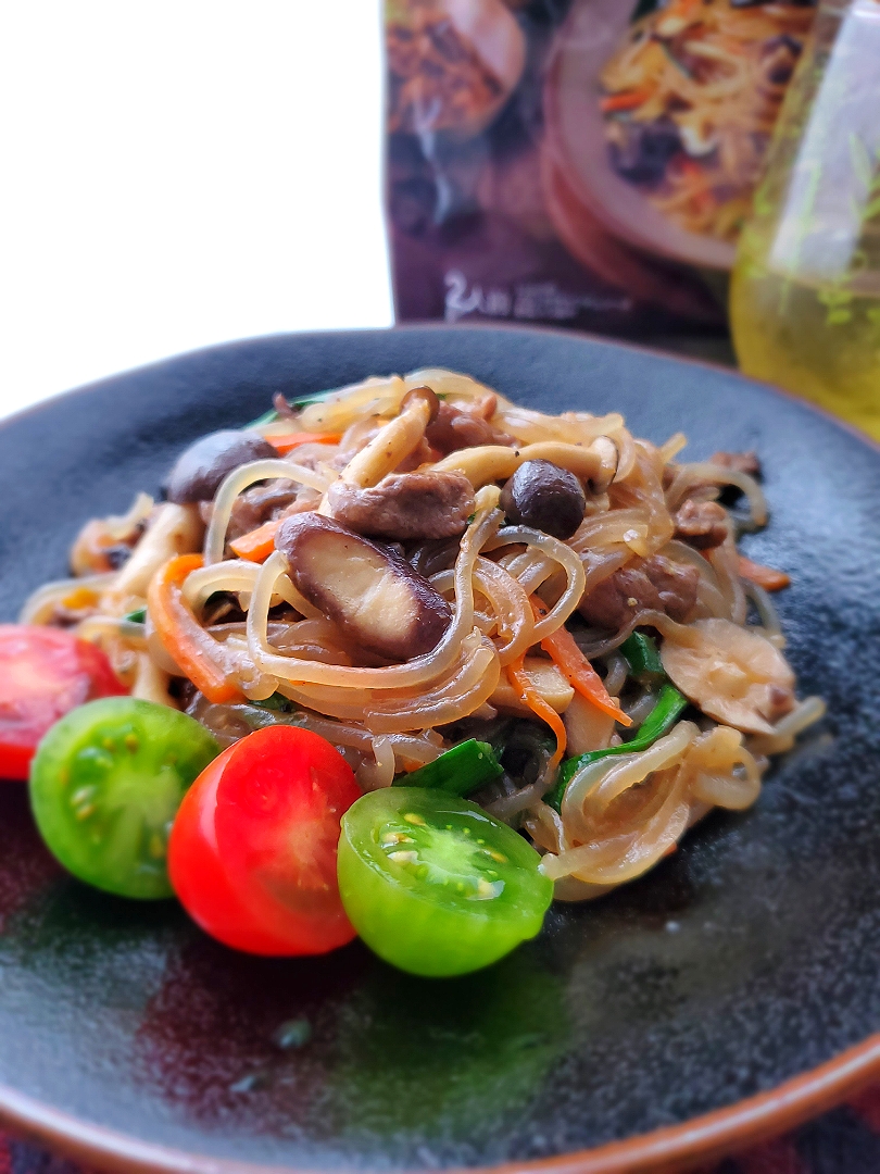 プルコギチャプチェ　🇰🇷

ベースはbibigo　
お野菜プラスとお肉をプラス